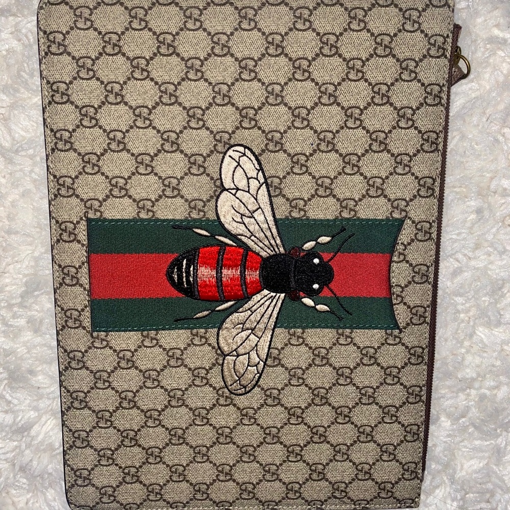 GUCCI GG Supreme Monogram Web Animalier Bee Medium